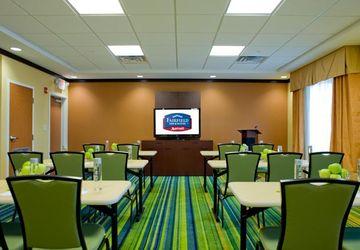 Hotel Fairfield & By Marriott Commerce