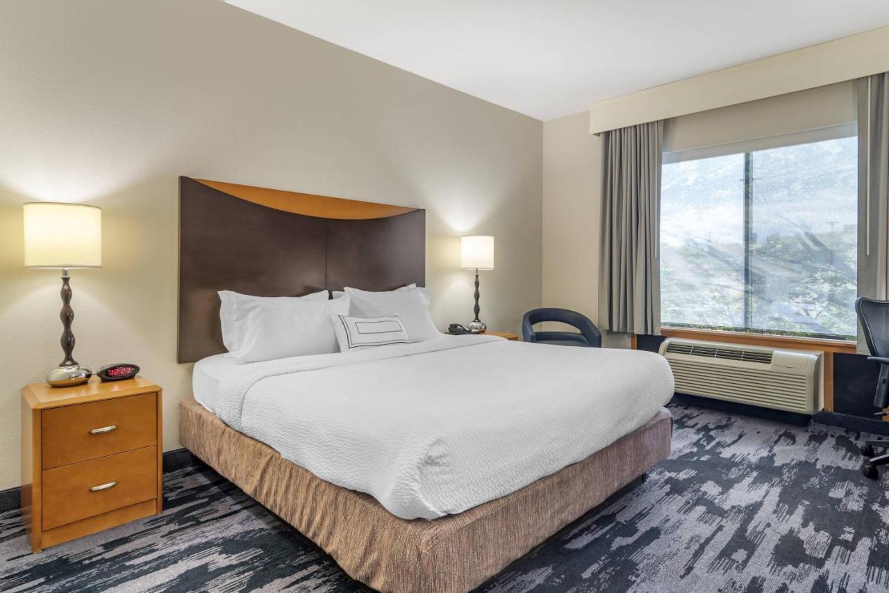 Fairfield & By Marriott 3* Commerce