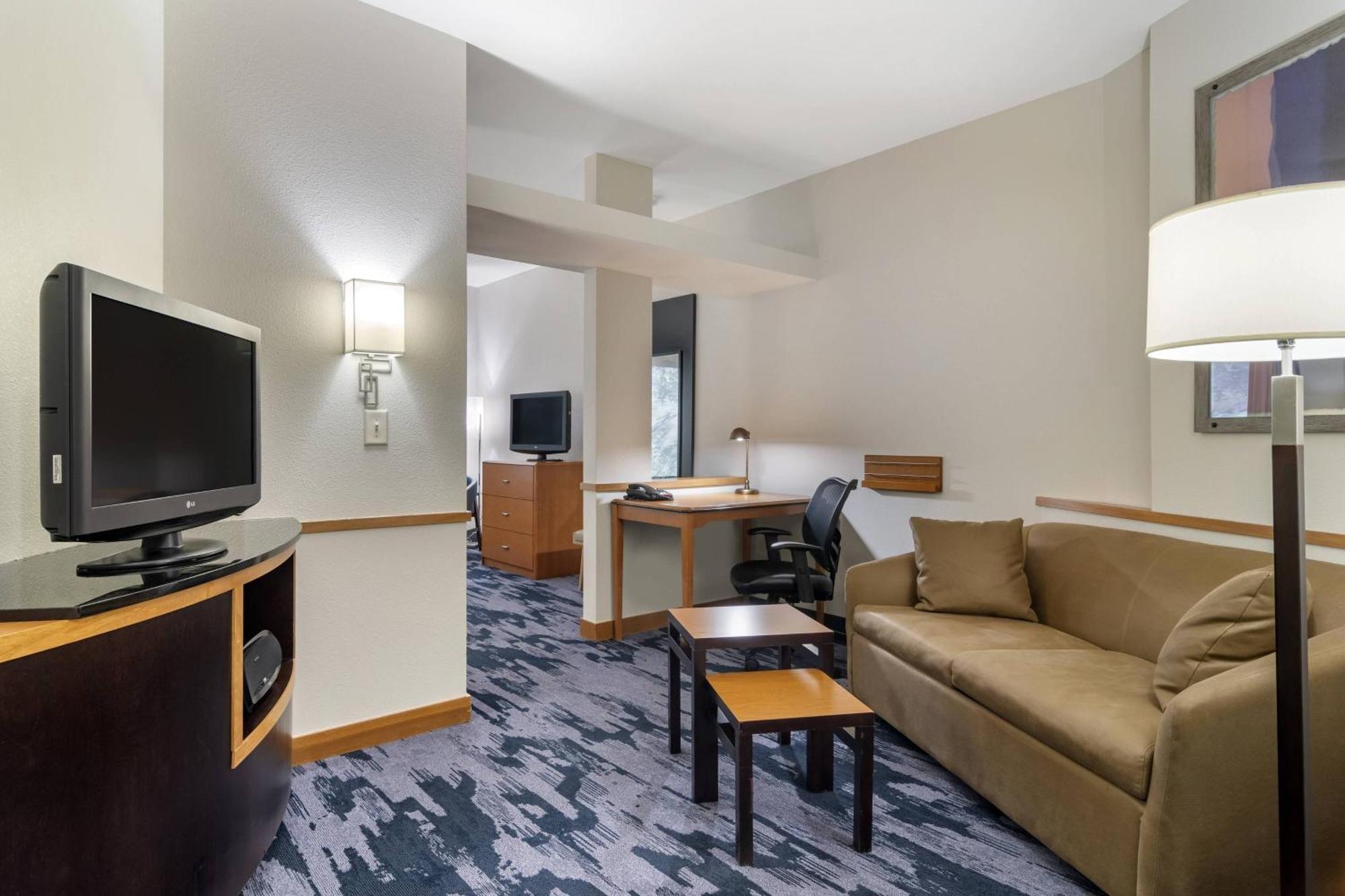 Hotel Fairfield & By Marriott 3*