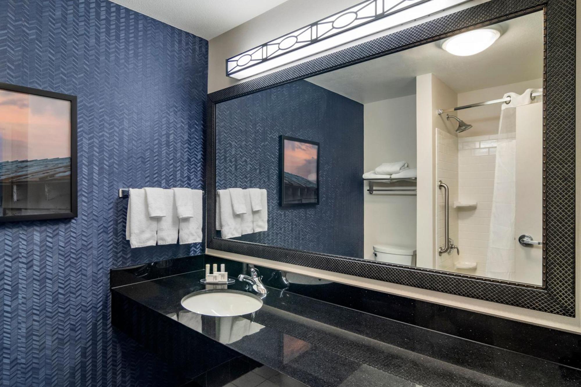 Hotel Fairfield & By Marriott