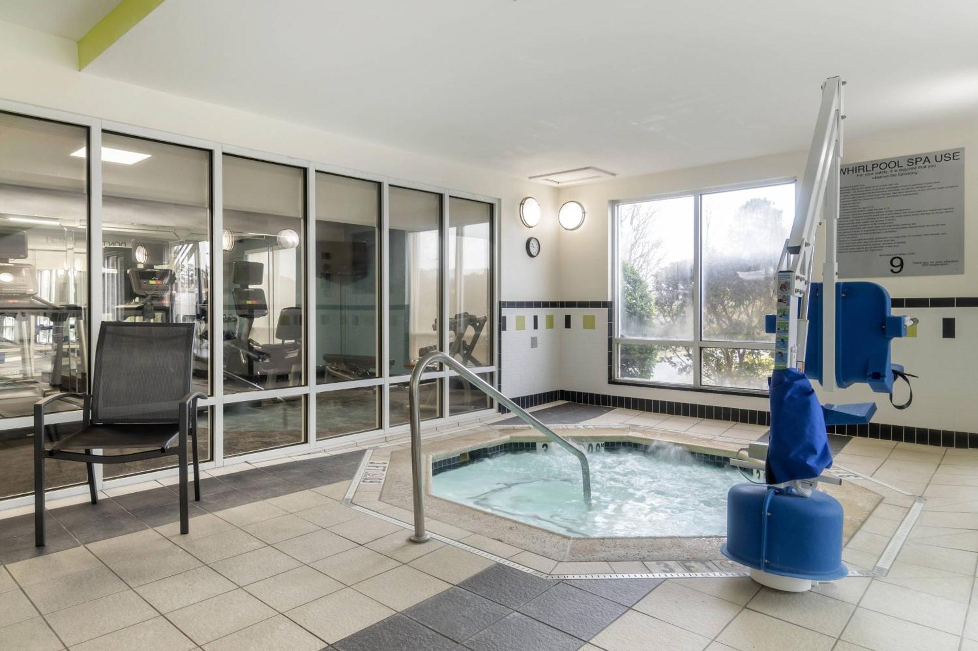 Hotel Fairfield & By Marriott Commerce