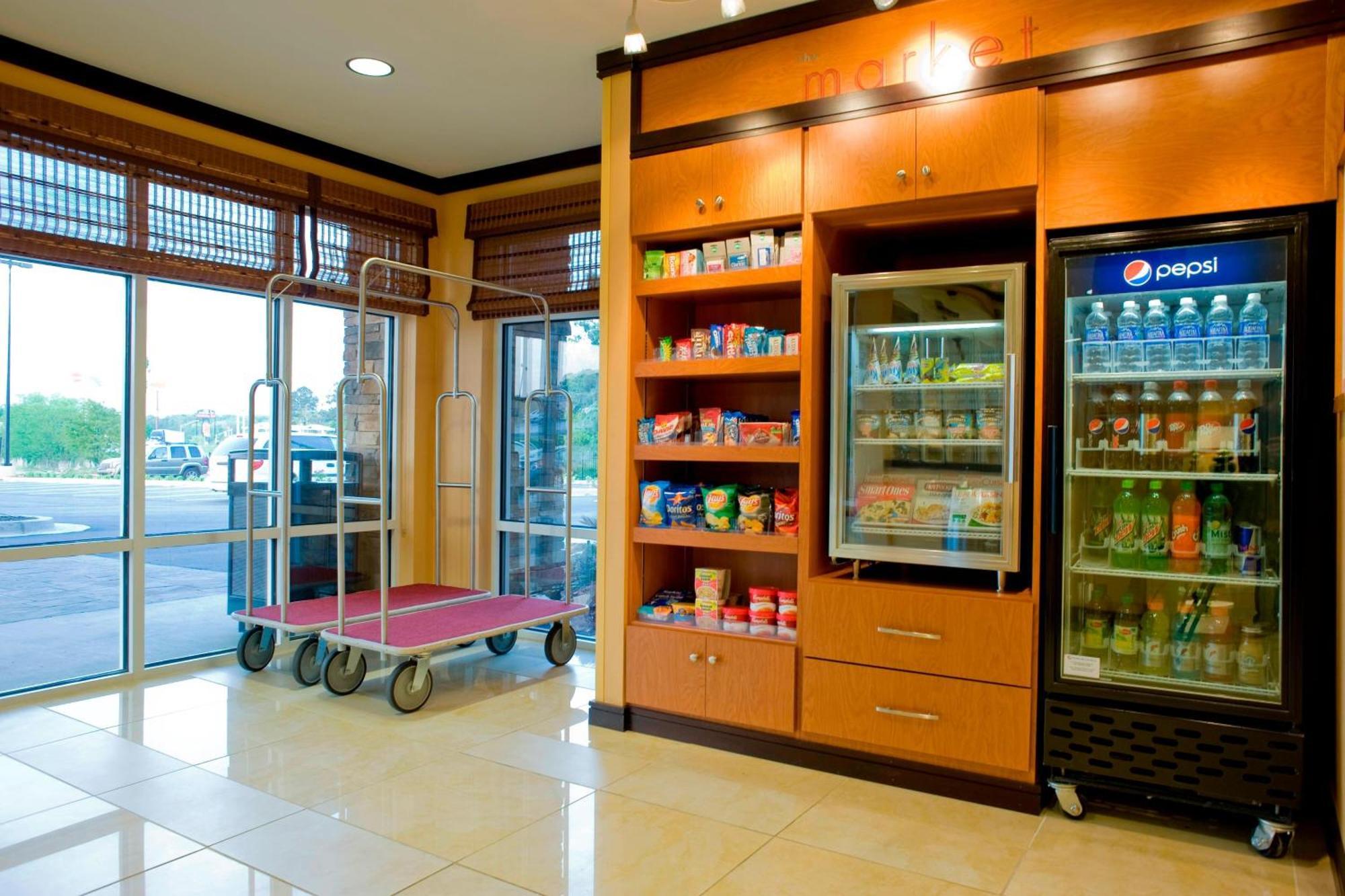 Hotel Fairfield & By Marriott