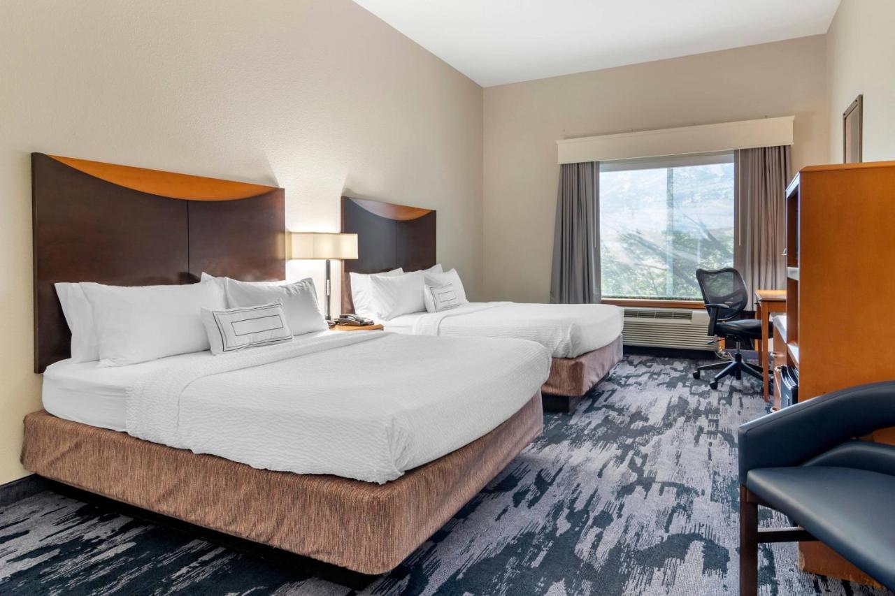 Fairfield & By Marriott 3* Commerce
